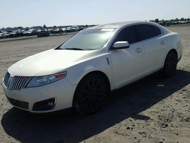 1LNHM94R39G607790 - 2009 LINCOLN MKS WHITE photo 2