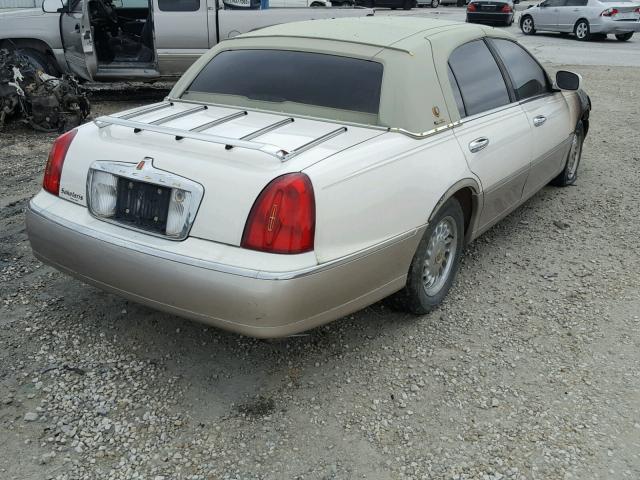 1LNHM82W0XY673157 - 1999 LINCOLN TOWN CAR S WHITE photo 4