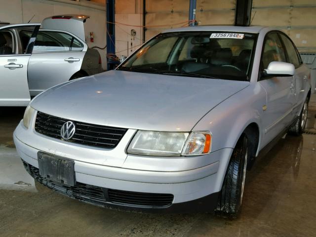 WVWPD63B0XE497468 - 1999 VOLKSWAGEN PASSAT GLX 银色 照片 2