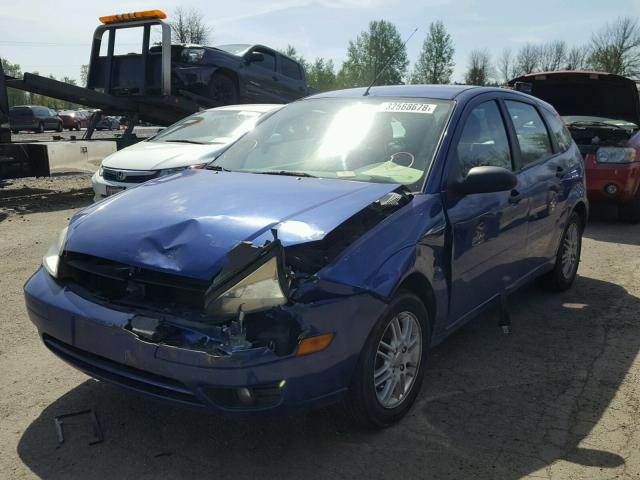 1FAFP37N86W147221 - 2006 FORD FOCUS ZX5 BLUE photo 2