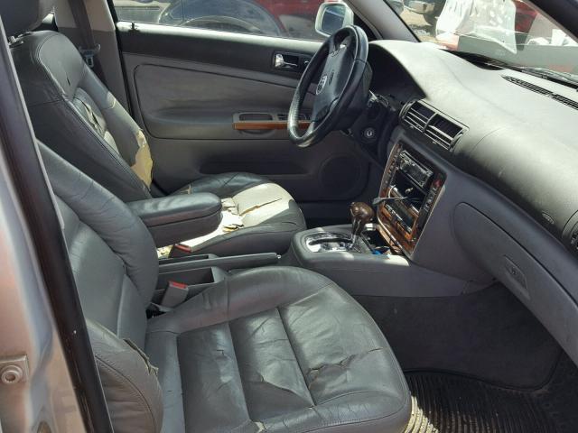 WVWJH63B41E031737 - 2001 VOLKSWAGEN PASSAT GLX 银色 照片 5