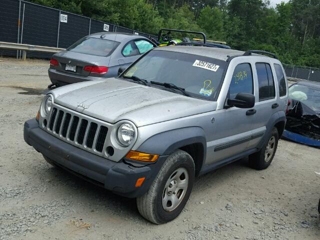 1J4GL48K76W272502 - 2006 JEEP LIBERTY SILVER photo 2