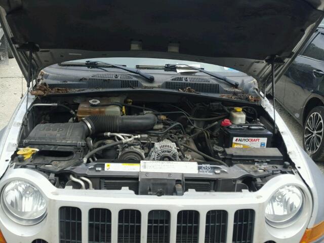 1J4GL48K76W272502 - 2006 JEEP LIBERTY SILVER photo 7