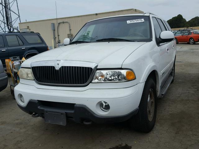 5LMPU28L6XLJ14941 - 1999 LINCOLN NAVIGATOR 白色 照片 2