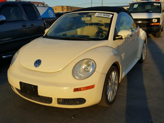 3VWPG31Y88M416691 - 2008 VOLKSWAGEN NEW BEETLE 奶油色 照片 2