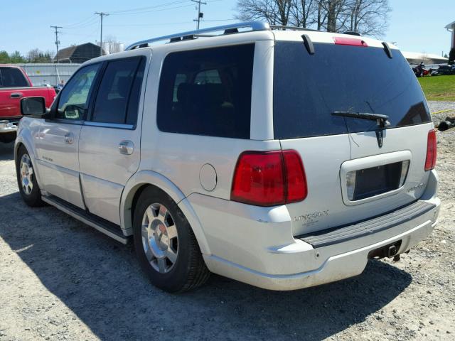 5LMFU28585LJ05166 - 2005 LINCOLN NAVIGATOR 白色 照片 3