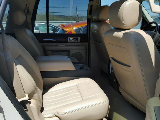 5LMFU28585LJ05166 - 2005 LINCOLN NAVIGATOR 白色 照片 6