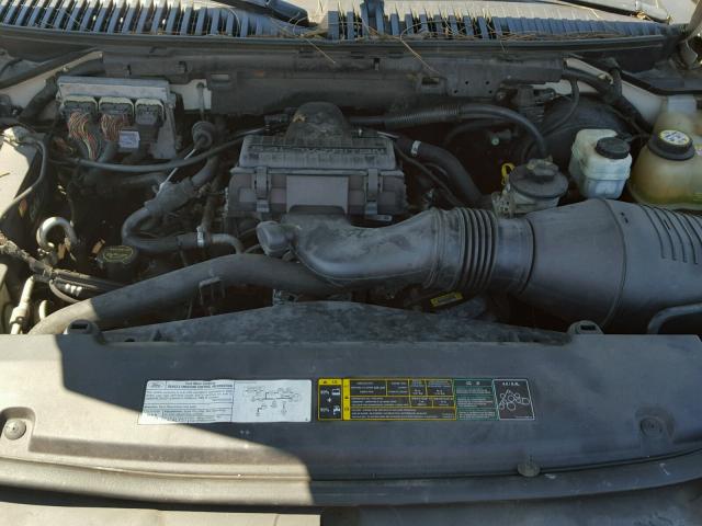 5LMFU28585LJ05166 - 2005 LINCOLN NAVIGATOR 白色 照片 7