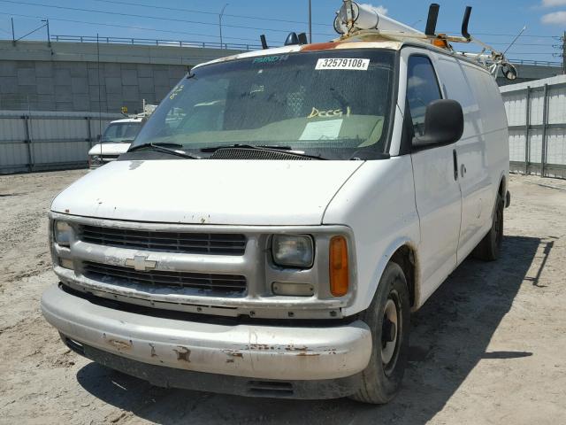 1GCFG25W411152714 - 2001 CHEVROLET EXPRESS G2 WHITE photo 2