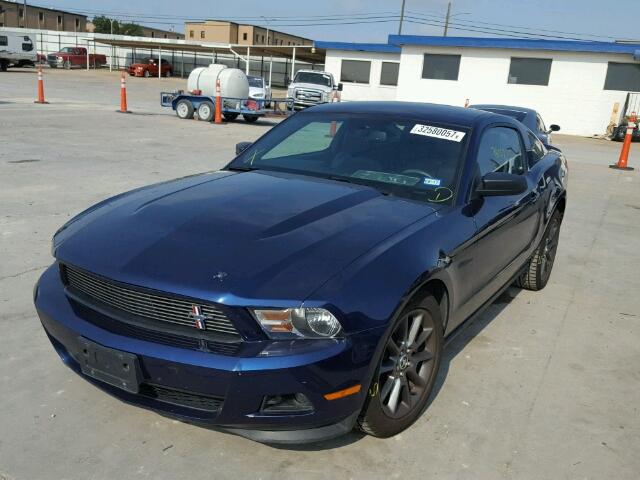 1ZVBP8AM2C5254124 - 2012 FORD MUSTANG BLUE photo 2