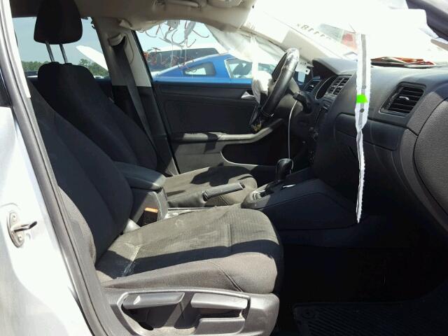 3VW2K7AJXFM212023 - 2015 VOLKSWAGEN JETTA BASE 灰色 照片 5