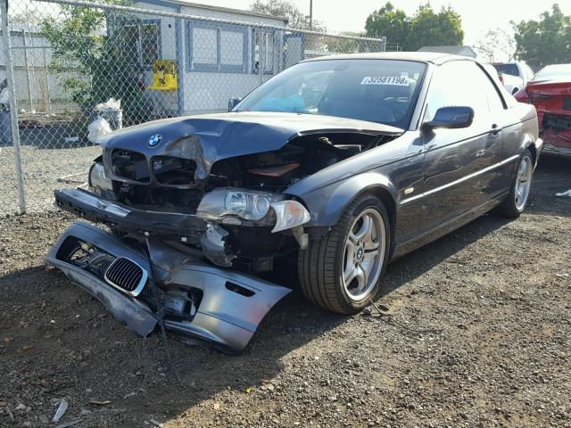 WBABS53452JU93747 - 2002 BMW 330 CI CHARCOAL photo 2