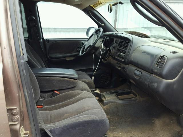 1B7GL2AZ3YS789744 - 2000 DODGE DAKOTA QUA BROWN photo 5