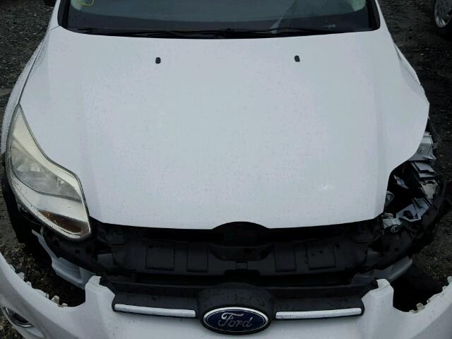 1FAHP3F20CL151065 - 2012 FORD FOCUS SE WHITE photo 7