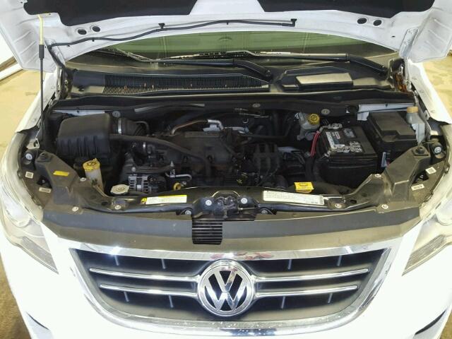 2V8HW34119R544956 - 2009 VOLKSWAGEN ROUTAN SE WHITE photo 7