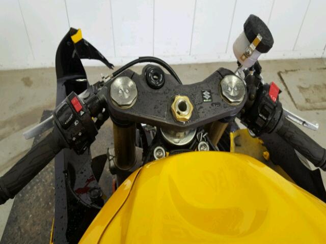 JS1GR7MA5C2101392 - 2012 SUZUKI GSX750 YELLOW photo 19