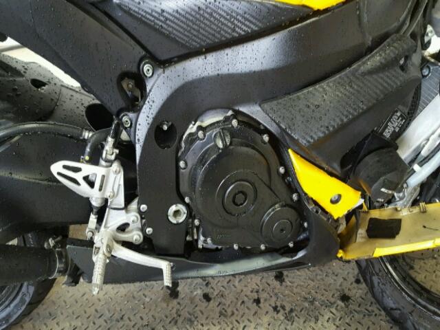 JS1GR7MA5C2101392 - 2012 SUZUKI GSX750 YELLOW photo 5