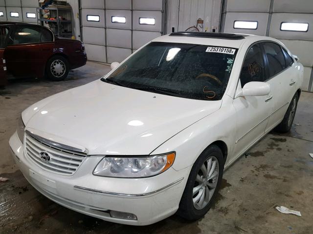 KMHFC46F26A036498 - 2006 HYUNDAI AZERA SE WHITE photo 2