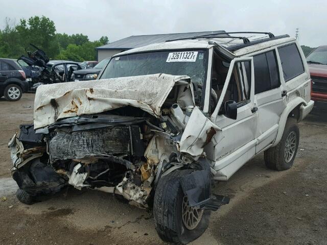 1J4FJ78S8VL589644 - 1997 JEEP CHEROKEE C WHITE photo 2