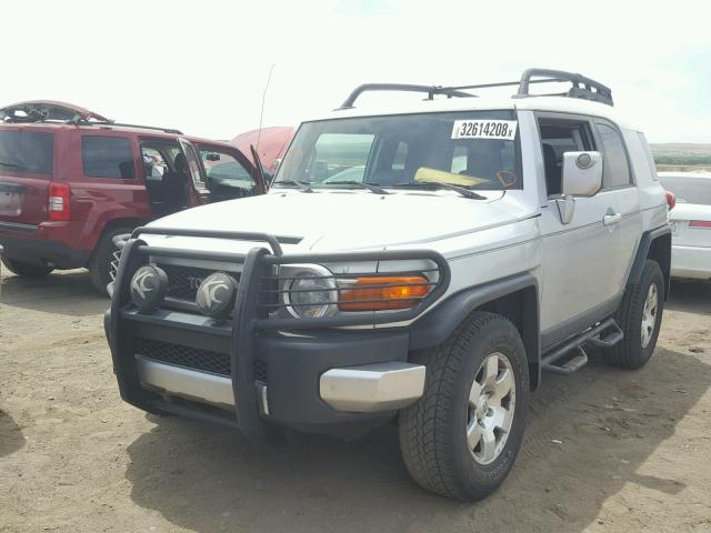 JTEBU11F970066218 - 2007 TOYOTA FJ CRUISER SILVER photo 2