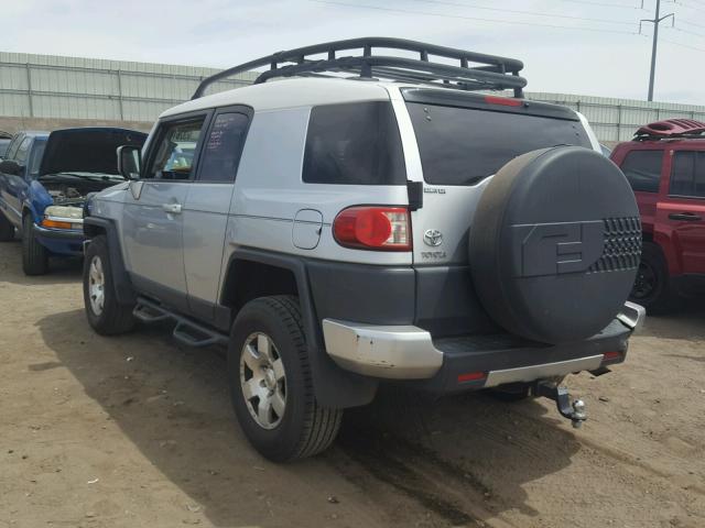 JTEBU11F970066218 - 2007 TOYOTA FJ CRUISER SILVER photo 3