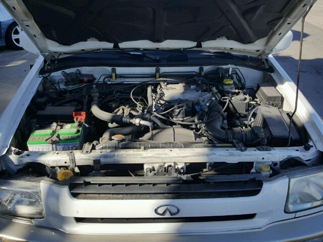 JNRAR07Y9XW064874 - 1999 INFINITI QX4 WHITE photo 7