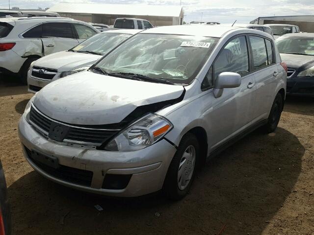 3N1BC13E97L435726 - 2007 NISSAN VERSA S/SL GRAY photo 2