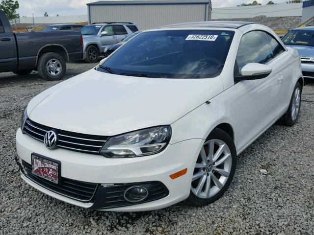 WVWBW7AH3CV007522 - 2012 VOLKSWAGEN EOS KOMFOR 白色 照片 2