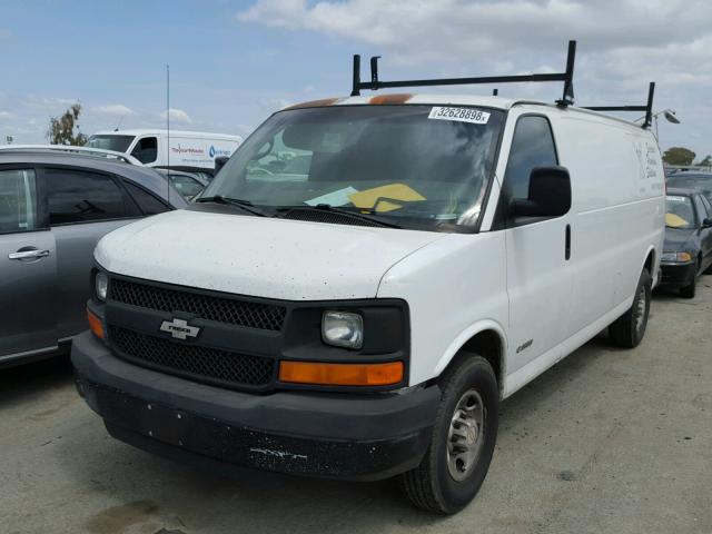 1GCGG29V651232138 - 2005 CHEVROLET EXPRESS G2 WHITE photo 2