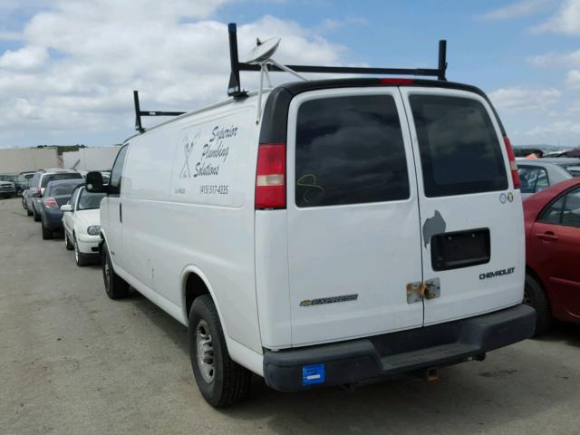 1GCGG29V651232138 - 2005 CHEVROLET EXPRESS G2 WHITE photo 3