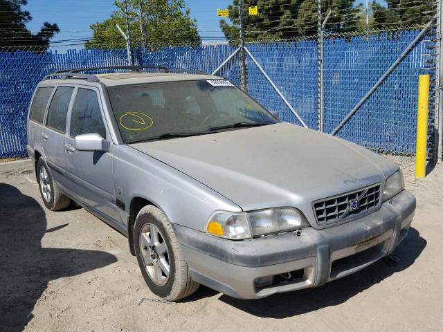 YV1LZ56D5X2541175 - 1999 VOLVO V70 XC SILVER photo 1