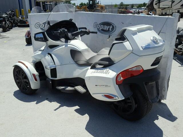 2BXNBDD2XGV003630 - 2016 CAN-AM SPYDER ROA WHITE photo 3