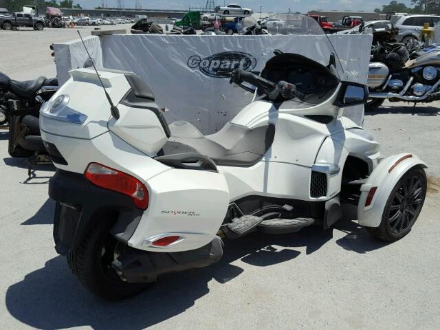 2BXNBDD2XGV003630 - 2016 CAN-AM SPYDER ROA WHITE photo 4