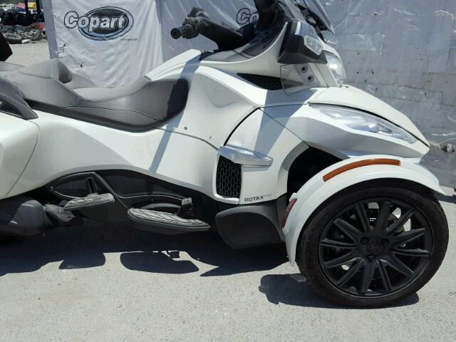 2BXNBDD2XGV003630 - 2016 CAN-AM SPYDER ROA WHITE photo 9