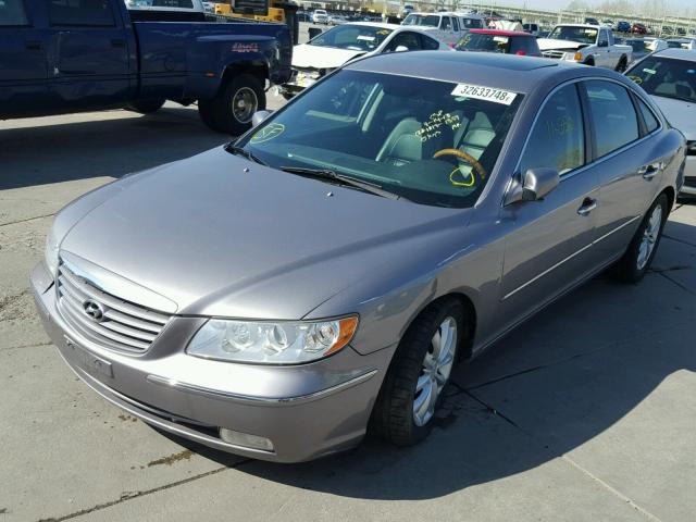 KMHFC46F76A050753 - 2006 HYUNDAI AZERA SE GRAY photo 2