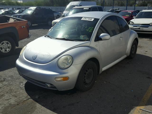 3VWCK21C72M460412 - 2002 VOLKSWAGEN NEW BEETLE 银色 照片 2