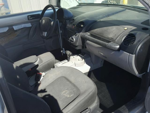 3VWCK21C72M460412 - 2002 VOLKSWAGEN NEW BEETLE 银色 照片 5