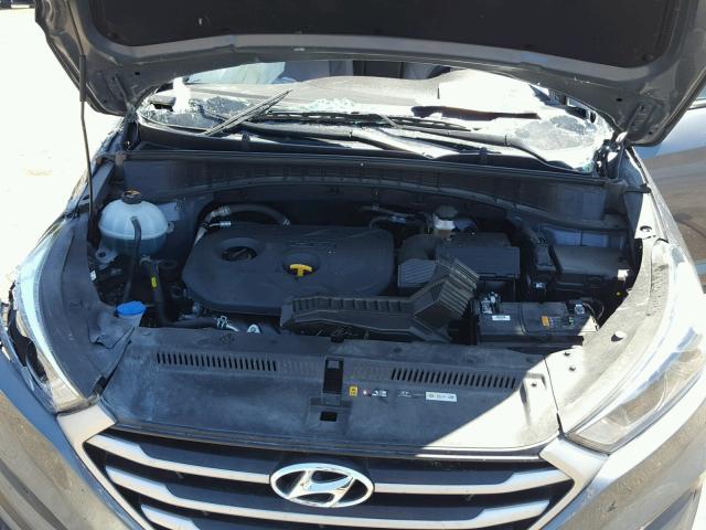 KM8J23A4XHU375265 - 2017 HYUNDAI TUCSON SE GRAY photo 7