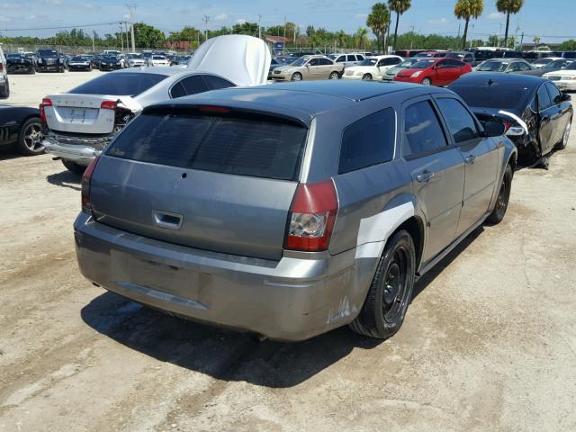 2D8FV48T75H555260 - 2005 DODGE MAGNUM SE GRAY photo 4