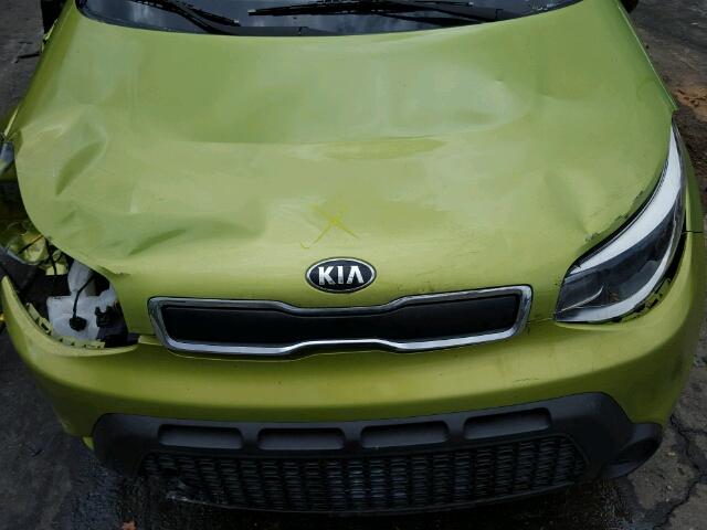 KNDJN2A26F7763223 - 2015 KIA SOUL GREEN photo 7