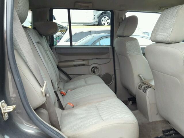 1J8HG48K96C330537 - 2006 JEEP COMMANDER GRAY photo 6