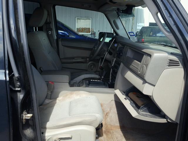 1J8HG48K76C363374 - 2006 JEEP COMMANDER BLACK photo 5