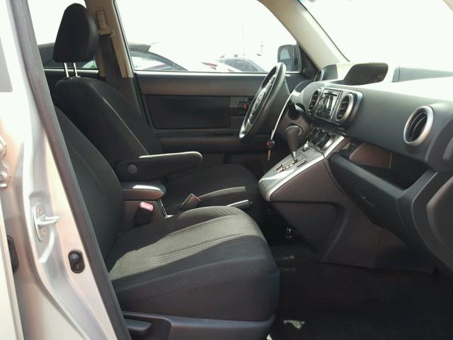JTLKE50E891078573 - 2009 TOYOTA SCION XB SILVER photo 5