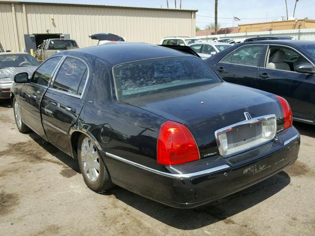 1LNHM83WX3Y631331 - 2003 LINCOLN TOWN CAR C BLACK photo 3