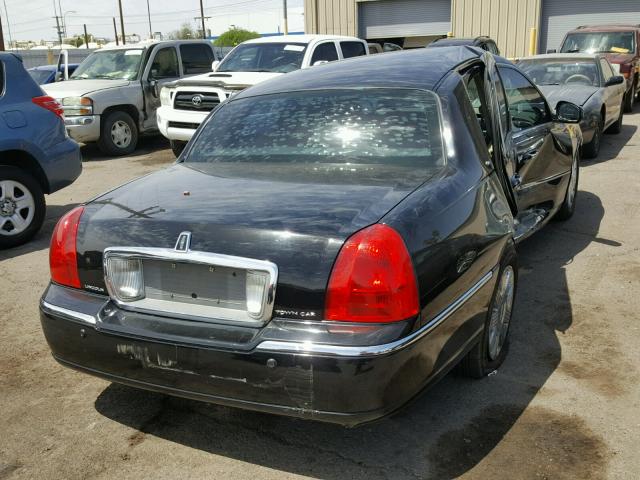 1LNHM83WX3Y631331 - 2003 LINCOLN TOWN CAR C BLACK photo 4