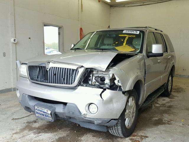 5LMEU88H44ZJ27864 - 2004 LINCOLN AVIATOR 银色 照片 2