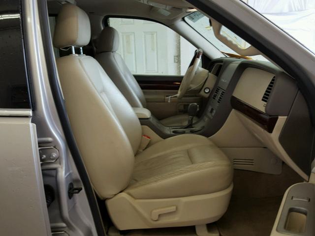 5LMEU88H44ZJ27864 - 2004 LINCOLN AVIATOR 银色 照片 5