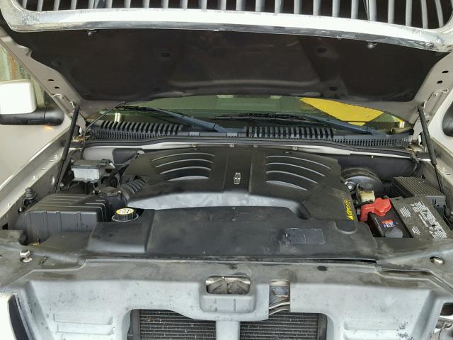 5LMEU88H44ZJ27864 - 2004 LINCOLN AVIATOR 银色 照片 7