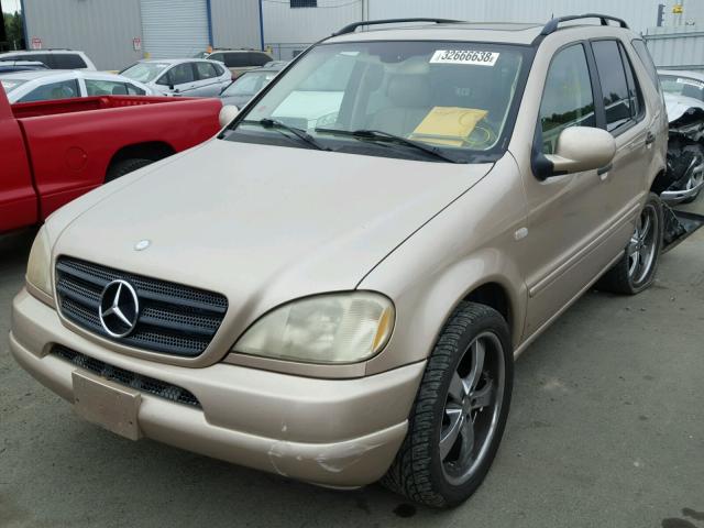 4JGAB54E81A247341 - 2001 MERCEDES-BENZ ML 320 GOLD photo 2