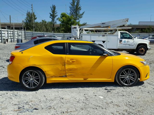 JTKJF5C75C3022970 - 2012 TOYOTA SCION TC 黄色 照片 9
